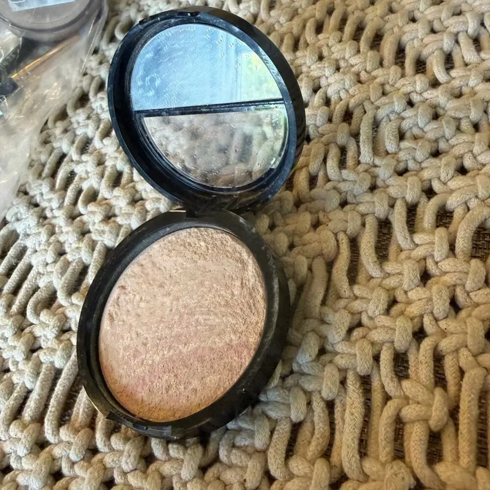 Laura Gellar Baked Balance powder in porcelain 60% full